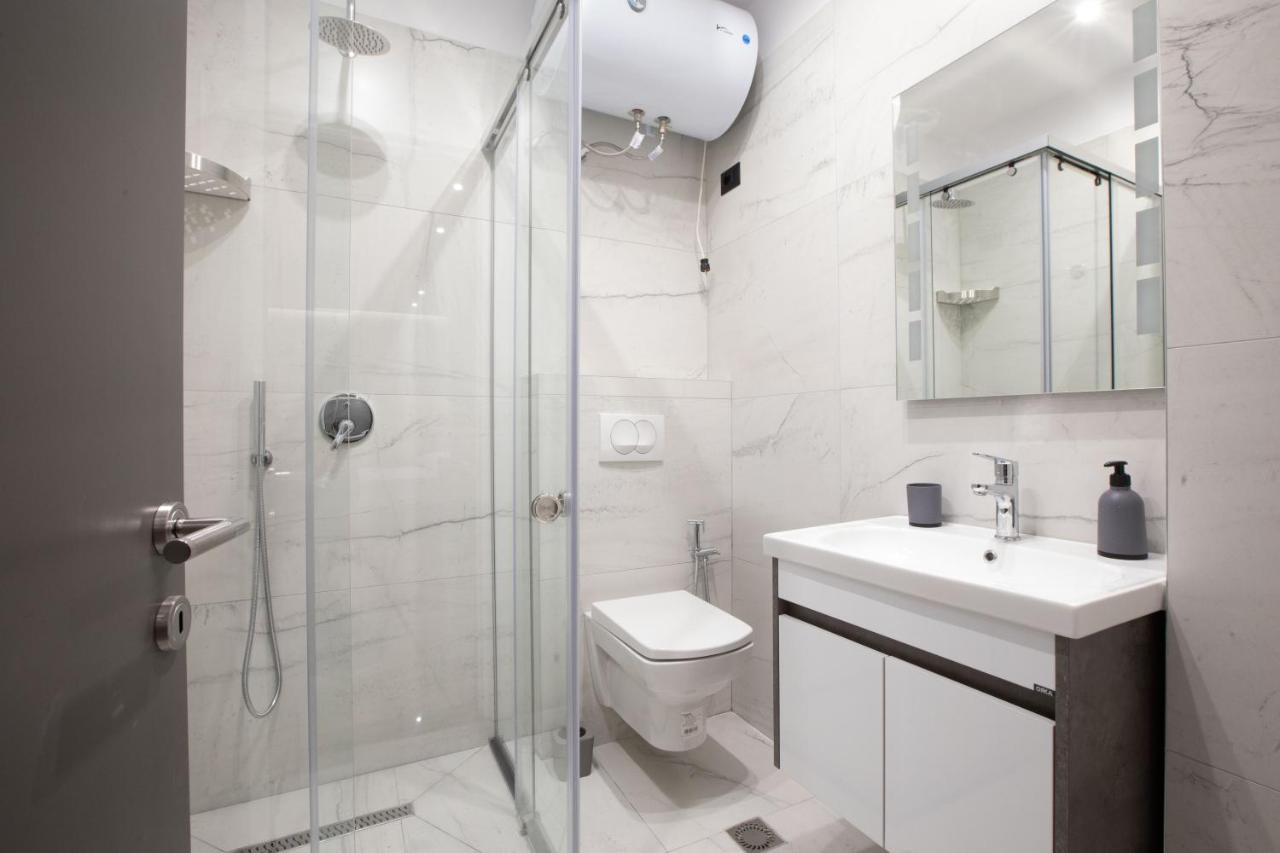 Dea'S Apartaments Tirana Buitenkant foto