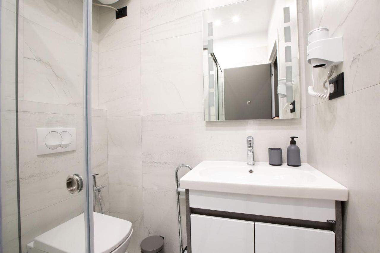 Dea'S Apartaments Tirana Buitenkant foto
