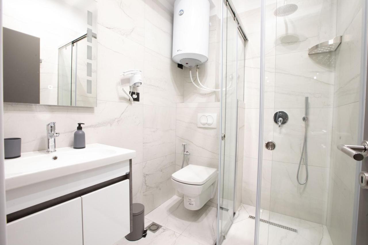 Dea'S Apartaments Tirana Buitenkant foto